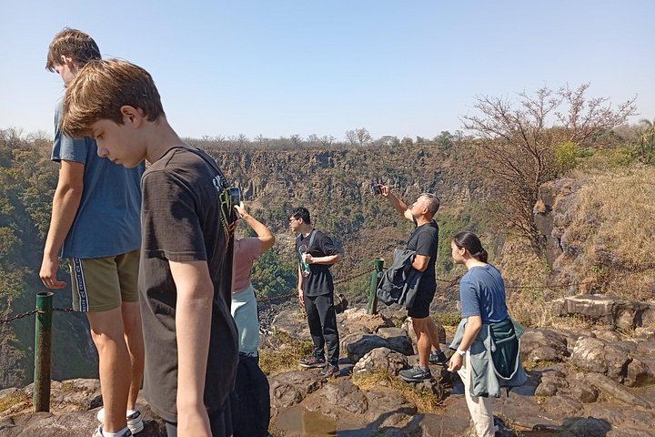 Victoria Falls Small Group Walking Tour with Knife Edge Bridge and Big Tree (8/12)