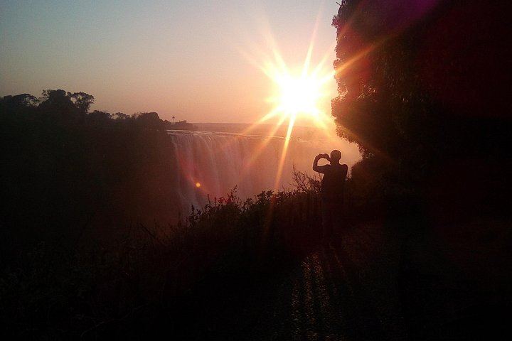 Victoria Falls Sunrise Private Tour with Early Hotel Pickup and Guide (1/12)
