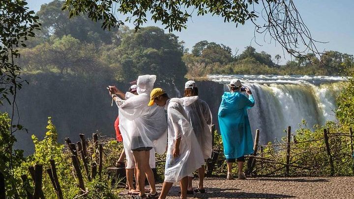 Victoria Falls Guided Tour in Zambia with Fees, Water and Air-Conditioned Vehicle (4/7)