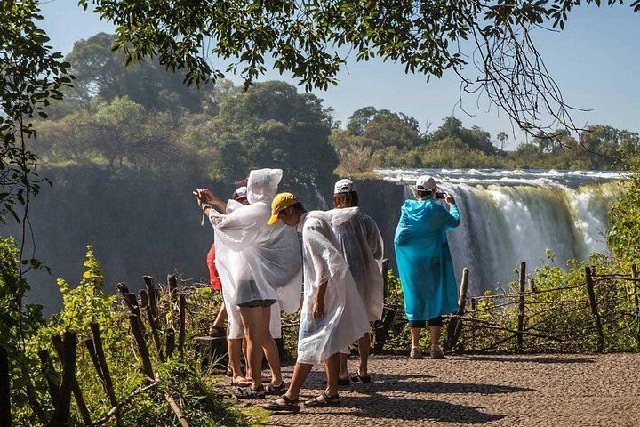 Victoria Falls Guided Tour in Zambia with Fees, Water and Air-Conditioned Vehicle (4/7)
