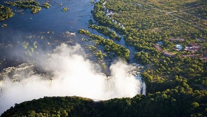 One-Hour Victoria Falls Tour from Livingstone with Boiling Pot and Knife Edge Bridge (2/6)