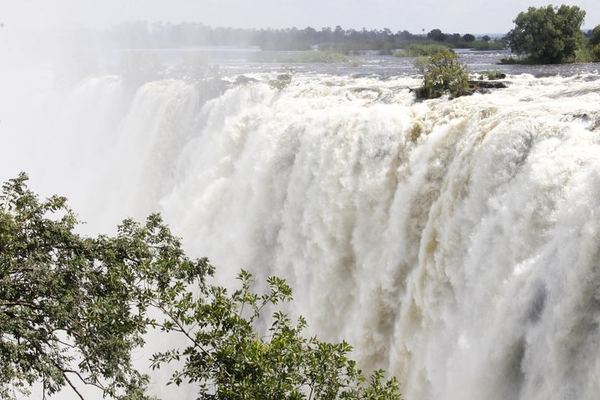 One-Hour Victoria Falls Tour from Livingstone with Boiling Pot and Knife Edge Bridge