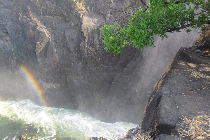 One-Hour Victoria Falls Tour from Livingstone with Boiling Pot and Knife Edge Bridge (3/6)