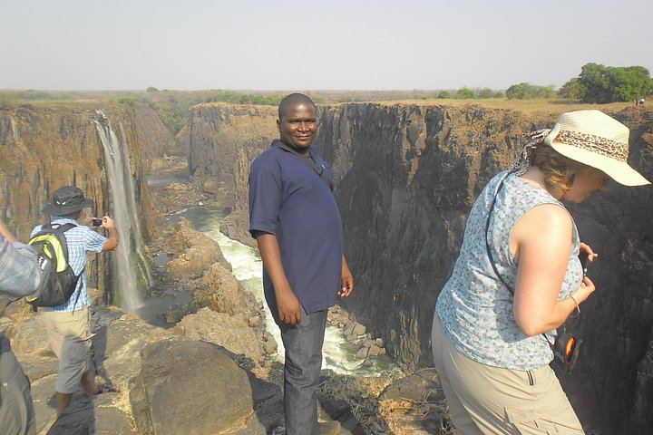 One-Hour Victoria Falls Tour from Livingstone with Boiling Pot and Knife Edge Bridge (6/6)