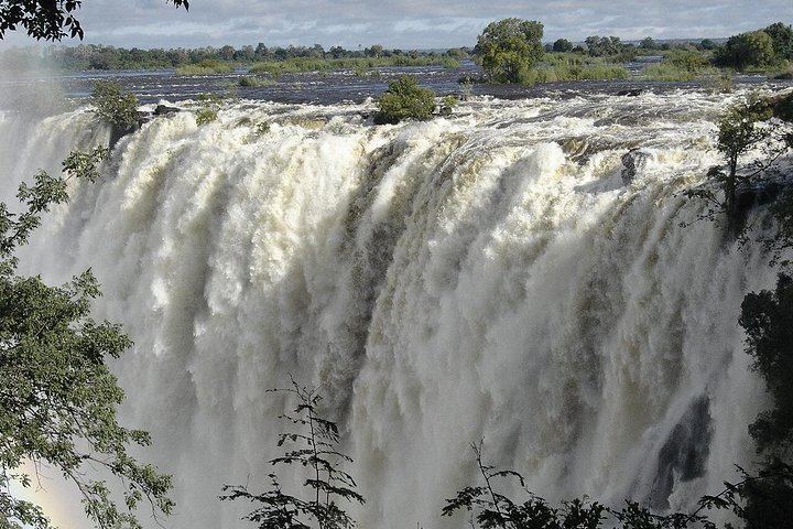Victoria Falls Guided Tour from Livingstone with Bottled Water and Rainforest Views (5/9)
