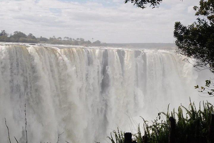 Victoria Falls Sunrise Private Tour with Early Hotel Pickup and Guide (8/12)