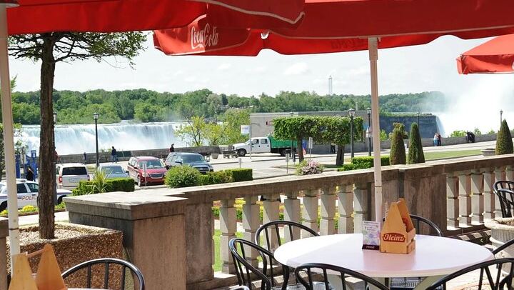 Niagara Falls Small-Group Day Tour from Toronto with Boat Cruise and Fudge Tasting (2/8)