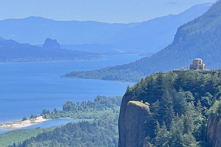 Private Multnomah Falls and Columbia Gorge Tour with Lunch Stop at the Lodge (2/12)