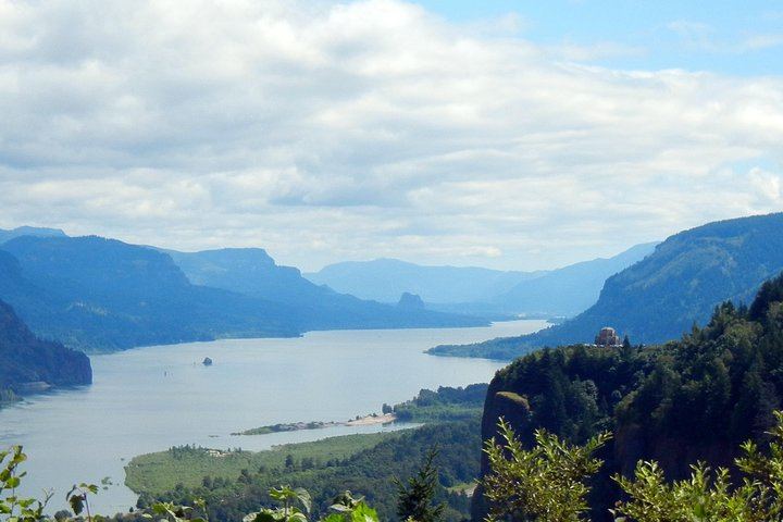 Columbia Gorge Waterfalls and Vista House Tour from Director Park, Portland (2/6)