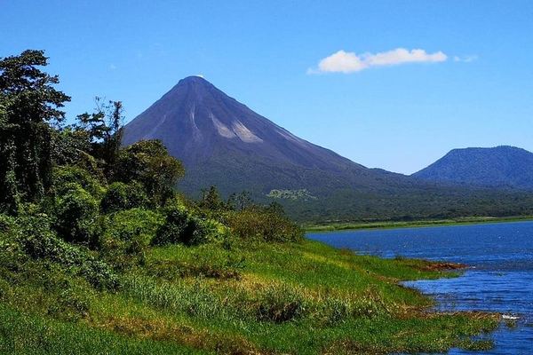 Baldi Hot Springs, Arenal Volcano and Fortuna Waterfall Day Trip from San Jose