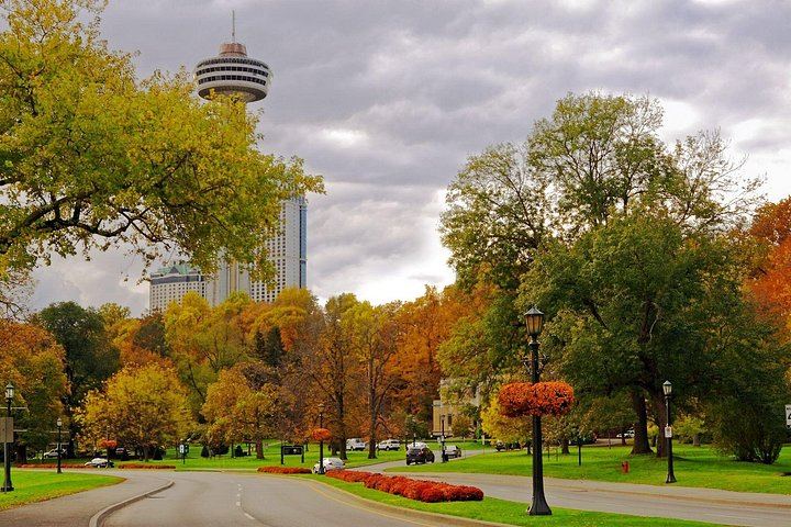 Niagara Falls Day Tour from Toronto with Gray Line, Cruise Ticket and Fallsview Lunch (12/12)
