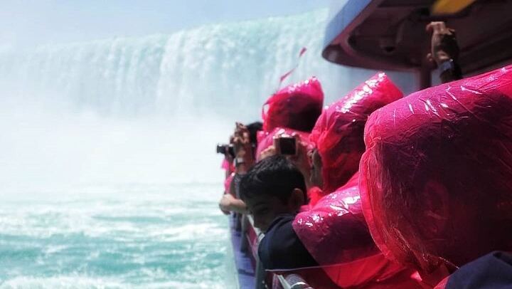 Walk Niagara Tours Guided Walk: Hornblower Boat Cruise and Journey Behind the Falls (2/12)
