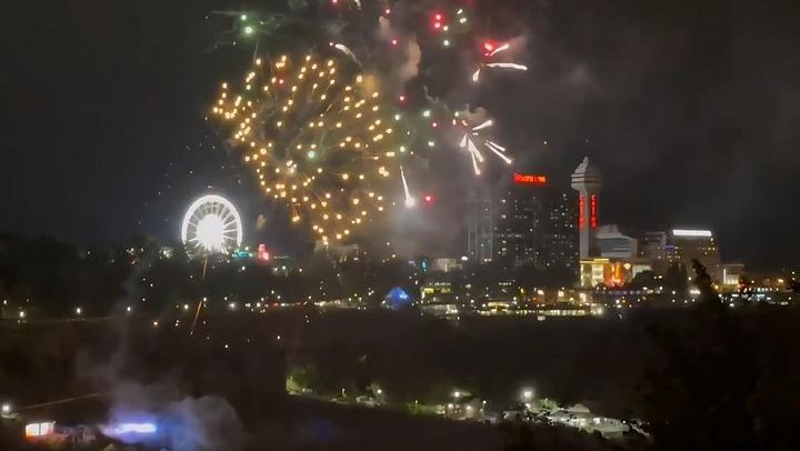 Niagara Falls Rainbow Illumination and Fireworks Walking Tour from One Niagara (2/2)
