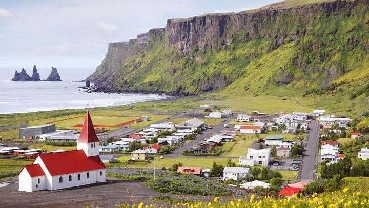 Hidden Iceland Private South Coast Tour with Lava Show and Solheimajokull Glacier Walk (4/12)