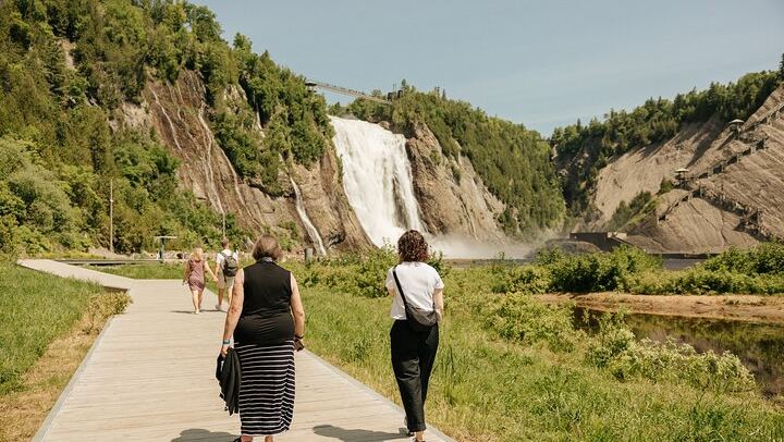 VIP Île d'Orléans Food Tour with Lunch, Local Producers and Montmorency Falls Stop (3/12)