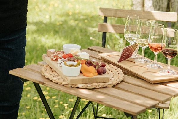 VIP Île d'Orléans Food Tour with Lunch, Local Producers and Montmorency Falls Stop