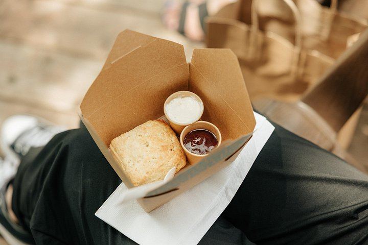 VIP Île d'Orléans Food Tour with Lunch, Local Producers and Montmorency Falls Stop (7/12)