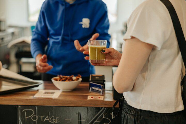 VIP Île d'Orléans Food Tour with Lunch, Local Producers and Montmorency Falls Stop (8/12)