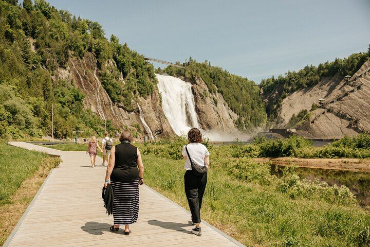 VIP Île d'Orléans Food Tour with Lunch, Local Producers and Montmorency Falls Stop (3/12)