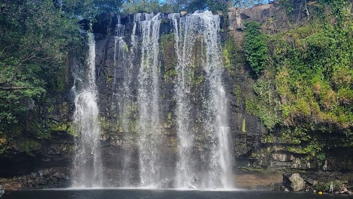 Llanos del Cortés Hidden Pool Swim, Donde Pipe Buffet Lunch and Liberia White City Walk (1/11)
