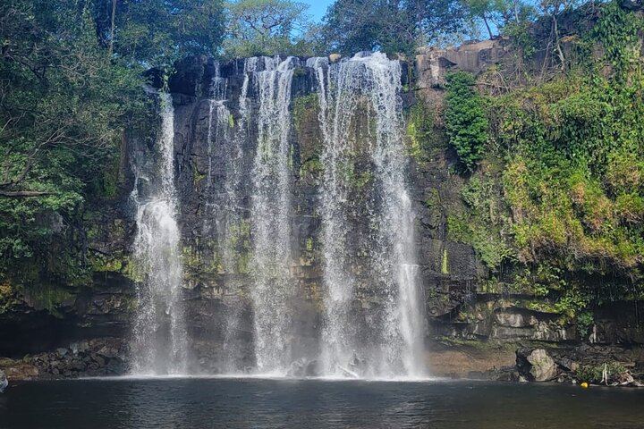 Llanos del Cortés Hidden Pool Swim, Donde Pipe Buffet Lunch and Liberia White City Walk (1/11)