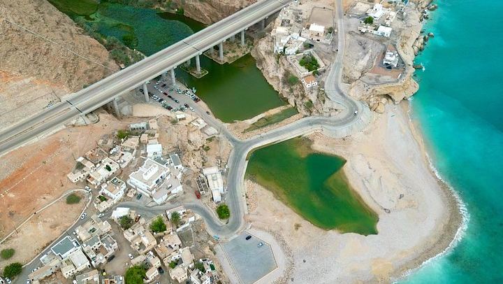 Full-Day Wadi Shab Trip from Muscat via the Coast Road and Sinkhole, Groups to 12 (4/6)