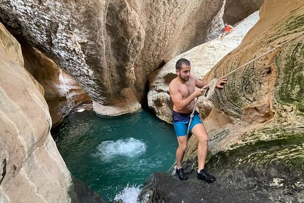 Full-Day Wadi Shab Trip from Muscat via the Coast Road and Sinkhole, Groups to 12