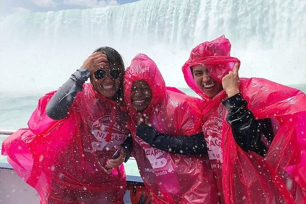 Niagara Falls Nine-Hour Day Tour from Toronto with WiFi Coach and Early Arrival