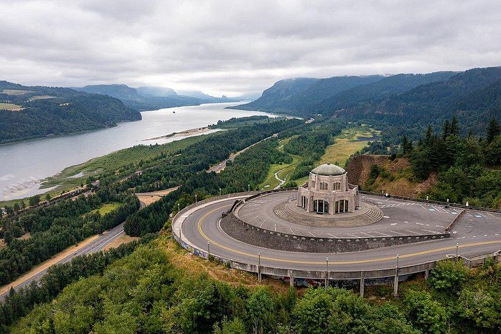 Private Multnomah Falls and Columbia Gorge Tour with Lunch Stop at the Lodge (1/12)