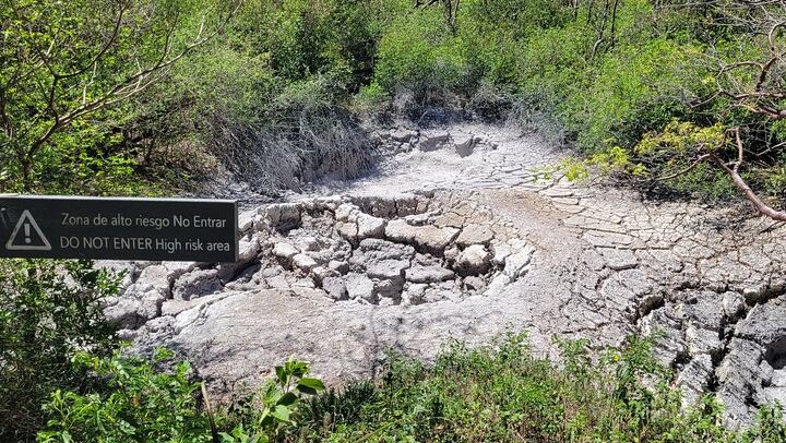 Guided Rincon de la Vieja Hike with Oropendola Waterfall Swim, Lunch and Hot Springs (3/9)