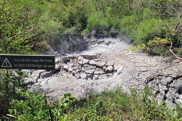 Guided Rincon de la Vieja Hike with Oropendola Waterfall Swim, Lunch and Hot Springs (3/9)