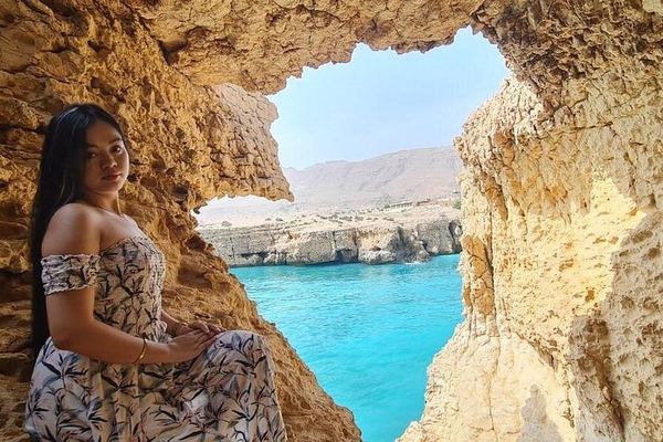 Wadi Shab Boat and Hike Adventure with Bimmah Sinkhole, Fins Beach and Romantic Cave