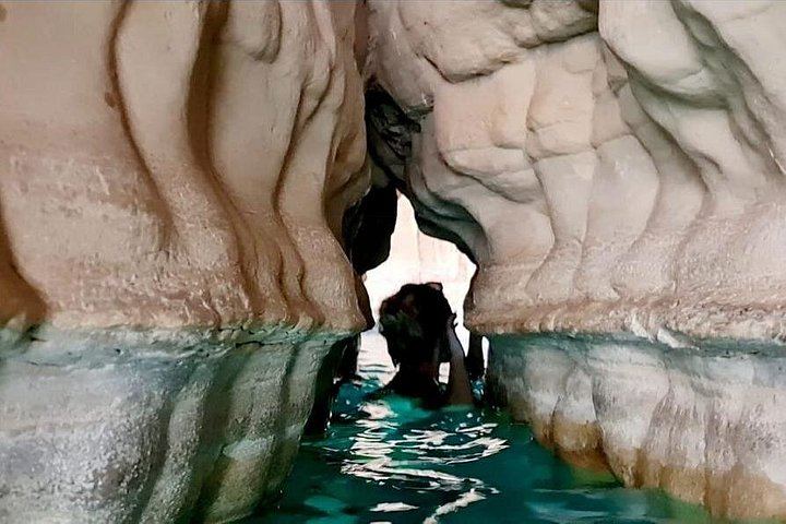 Wadi Shab Boat and Hike Adventure with Bimmah Sinkhole, Fins Beach and Romantic Cave (1/12)