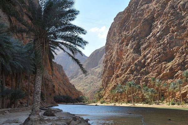 Wadi Shab and Bimmah Sinkhole Group Day Trip from Muscat with Lunch