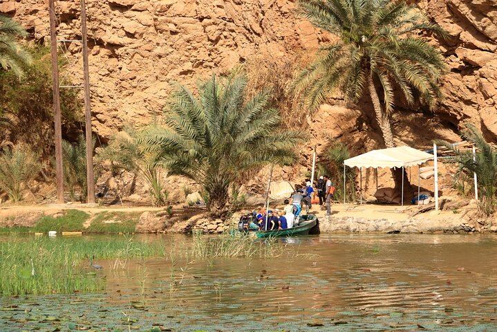Wadi Shab and Bimmah Sinkhole Group Day Trip from Muscat with Lunch (8/12)