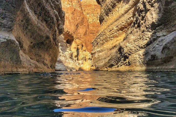 Wadi Shab and Bimmah Sinkhole Group Day Trip from Muscat with Lunch (1/12)