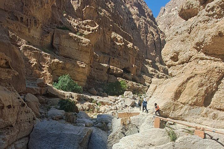 Wadi Shab Expedition from Muscat with Local Lunch, Guiding in Six Languages, Up to 12 (9/12)