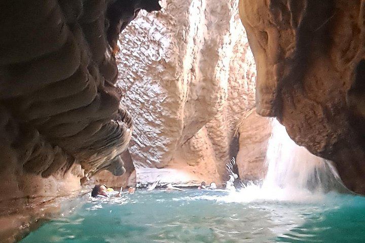 Wadi Shab Expedition from Muscat with Local Lunch, Guiding in Six Languages, Up to 12 (2/12)