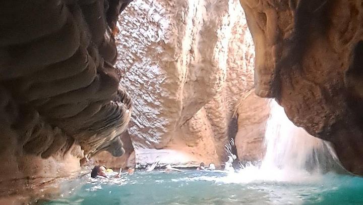 Wadi Shab Expedition from Muscat with Local Lunch, Guiding in Six Languages, Up to 12 (2/12)