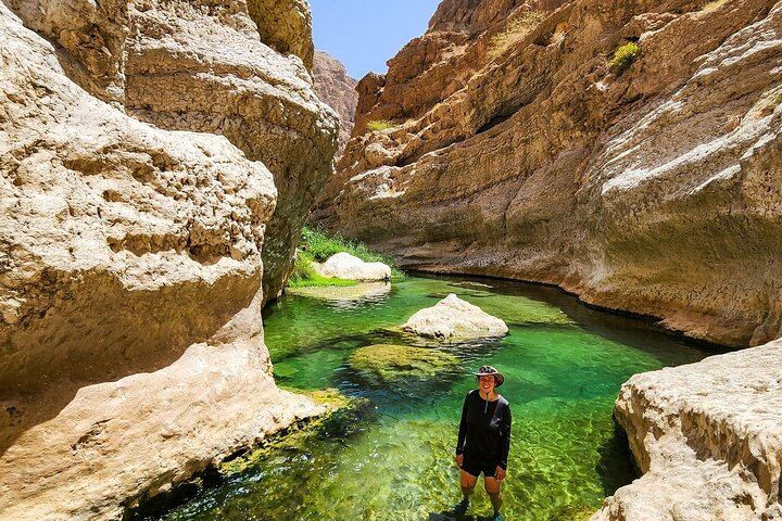 2-Day Private Wadi Shab Trip from Muscat with Tiwi Overnight and Morning Fishing Boat (2/12)