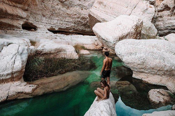 2-Day Private Wadi Shab Trip from Muscat with Tiwi Overnight and Morning Fishing Boat (9/12)