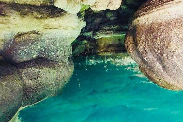 Private 7-Hour Wadi Shab Adventure from Muscat via Bimmah Sinkhole and Fins Beach (10/12)