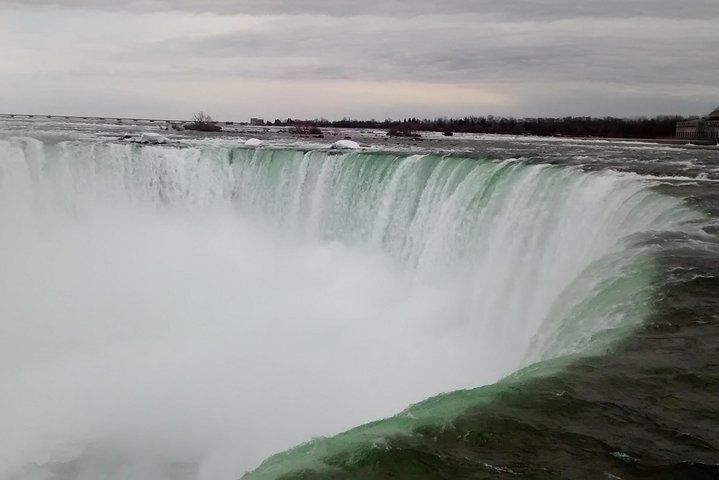 Niagara Falls Coach Day Tour from Toronto with Floral Clock and Parkway Drive (7/12)