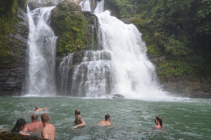 All-Inclusive Pacific Coast Waterfall Day with Local Guide, Secluded Beach and Casado (10/12)