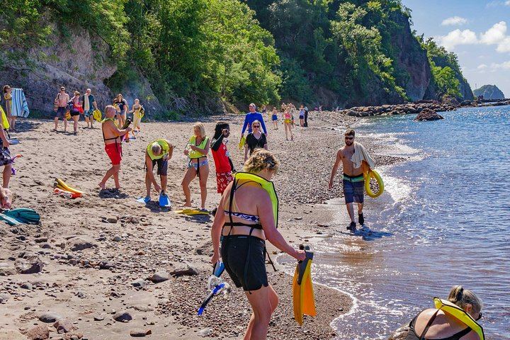 Trafalgar Falls, Sulphur Springs and Champagne Reef Snorkel Tour in Dominica (1/8)