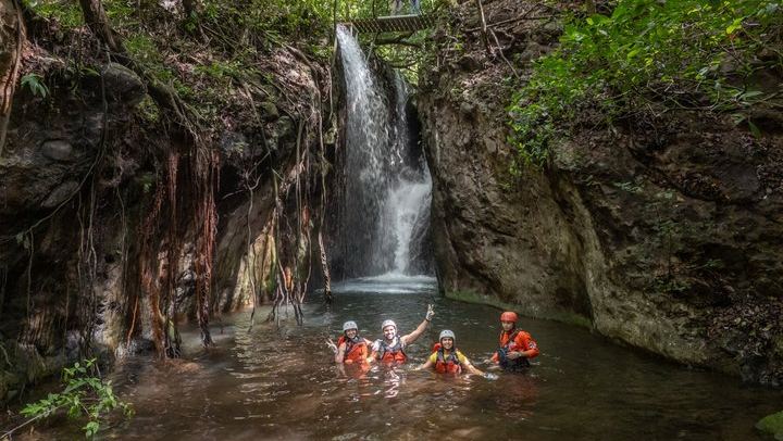 Half-Day La Victoria Waterfall Canyoning with Hot Springs and Buffet Lunch (4/8)