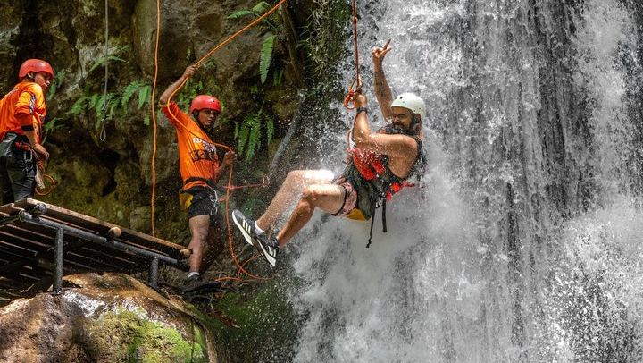 Half-Day La Victoria Waterfall Canyoning with Hot Springs and Buffet Lunch (2/8)