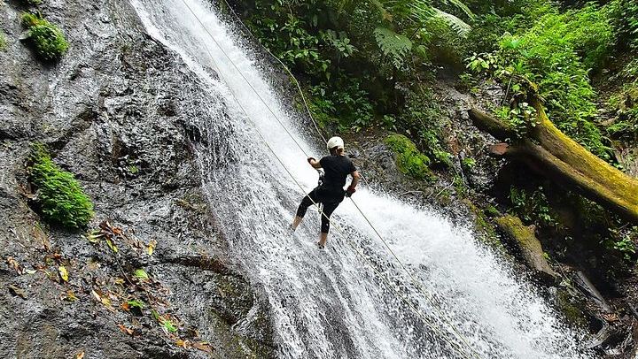 Vista Los Suenos Waterfall Canyoning near Jaco: Rappels, River Beds and Pools (1/9)