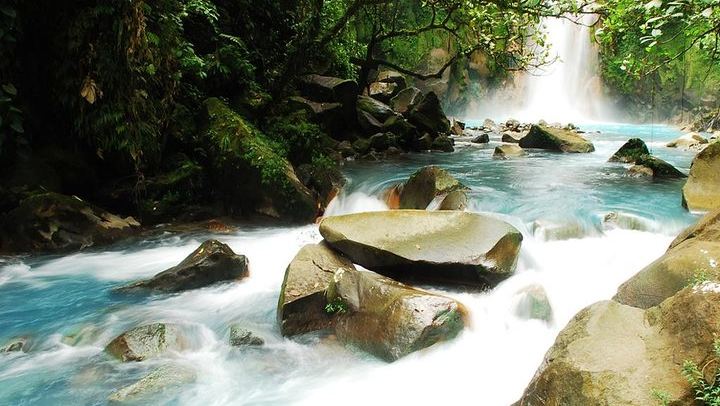 Rio Celeste Four-Hour Hike to the Blue Waterfall from La Fortuna (3/8)