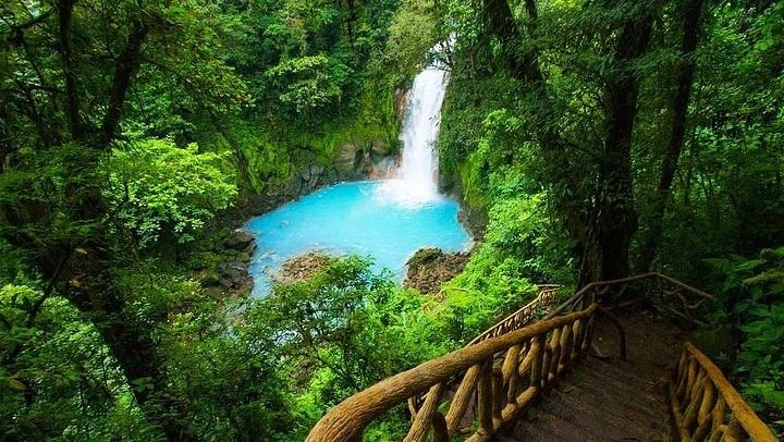 Rio Celeste Waterfall, Sloth Spotting and Scarlet Macaws from Guanacaste (1/12)